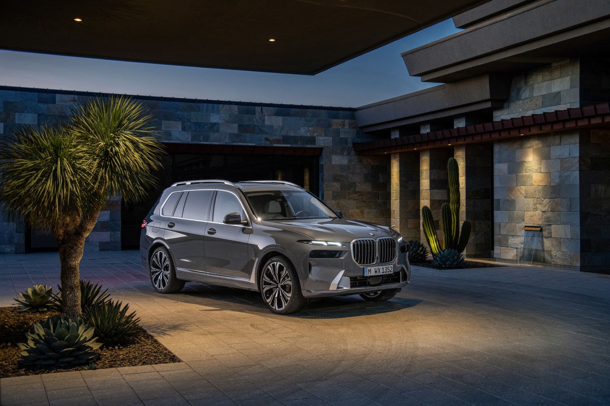 2023 BMW X7 is the largest of BMW X SUVs with three rows. 