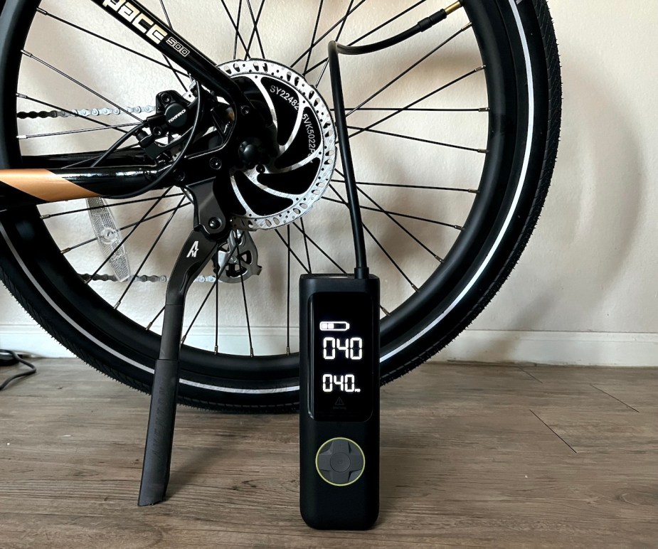 The Aventon air pump connected to the Pace 500 tire.