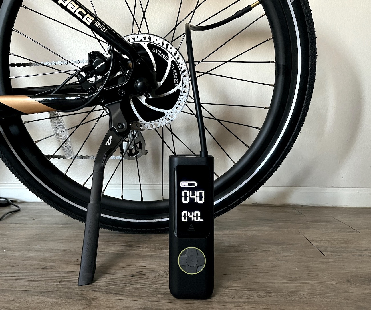 The Aventon air pump connected to the Pace 500 tire.