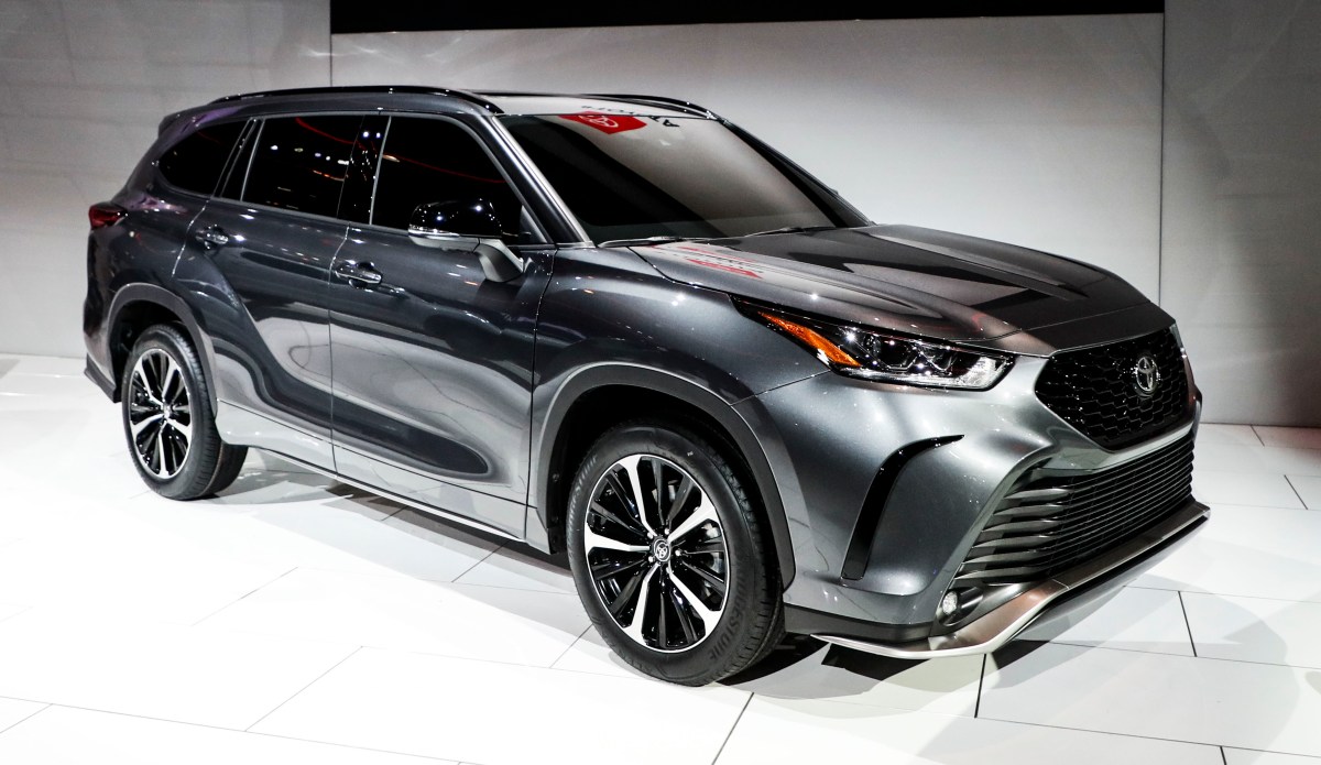 2021 silver Toyota Highlander at an auto show