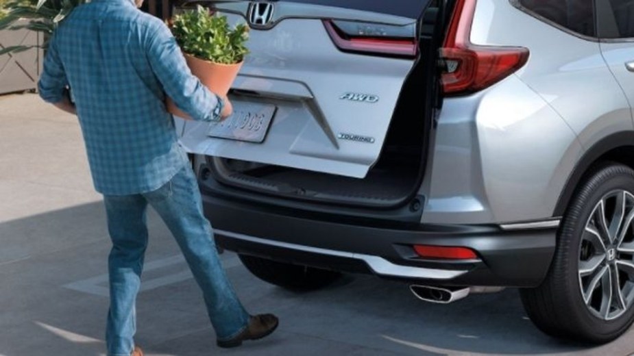The Honda Hands-Free Liftgate makes loading and unloading easier