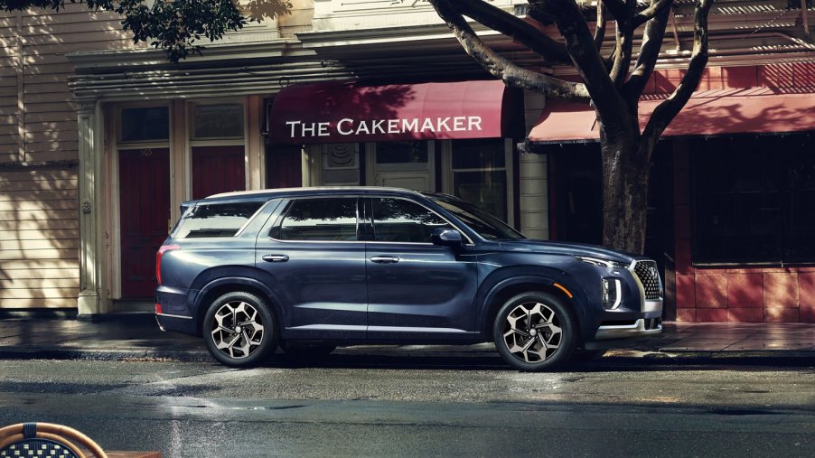 2022 Hyundai Palisade parked on the street. What is the best trim level available?