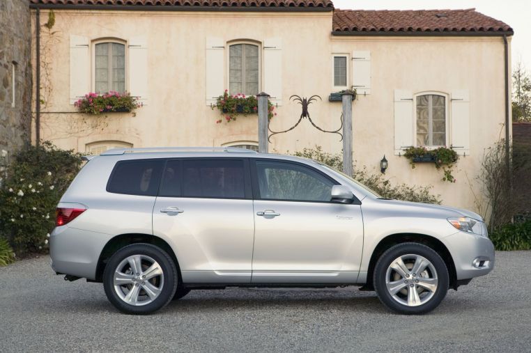 8 Best Used Midsize SUVs Under 10,000, According to KBB