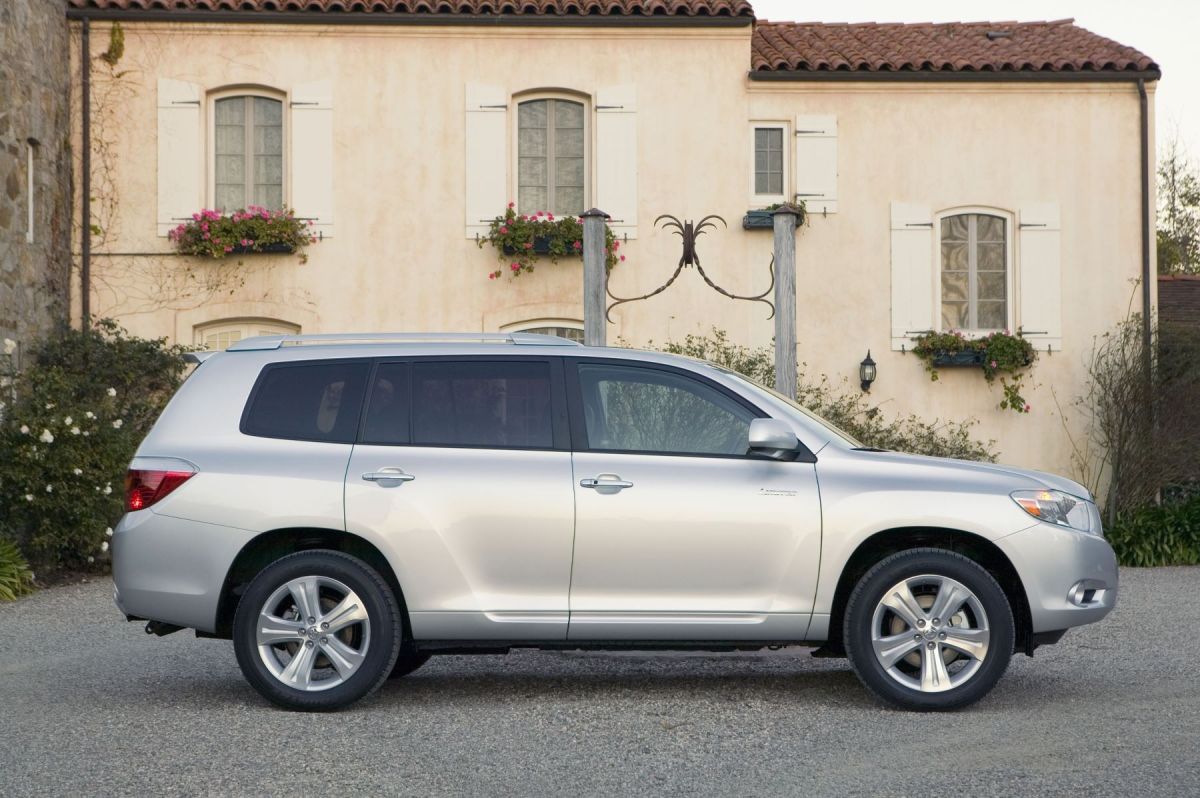 8 Best Used Midsize SUVs Under 10,000, According to KBB