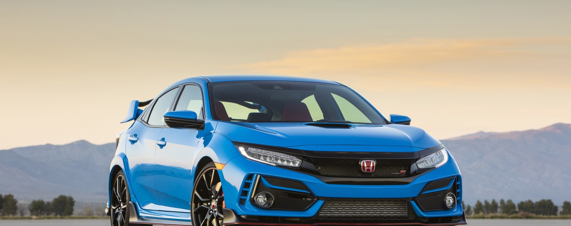 The 2021 Civic Type R will have a hard time competing against the new Honda hatch, the 2023 Civic Type R.