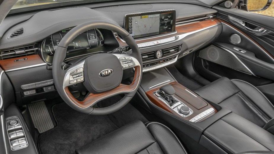 the interior of a 2020 kia k900, a wonderful and refined place to enjoy a drive