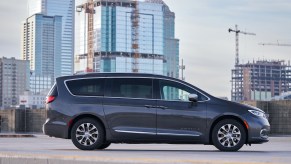 The 2021 Chrysler Pacifica Pinnacle Hybrid features new Platinum Chrome 18-inch wheels.