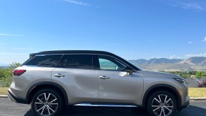 A side view of the 2022 Infiniti QX60