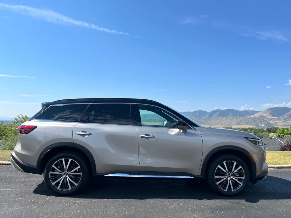 A side view of the 2022 Infiniti QX60