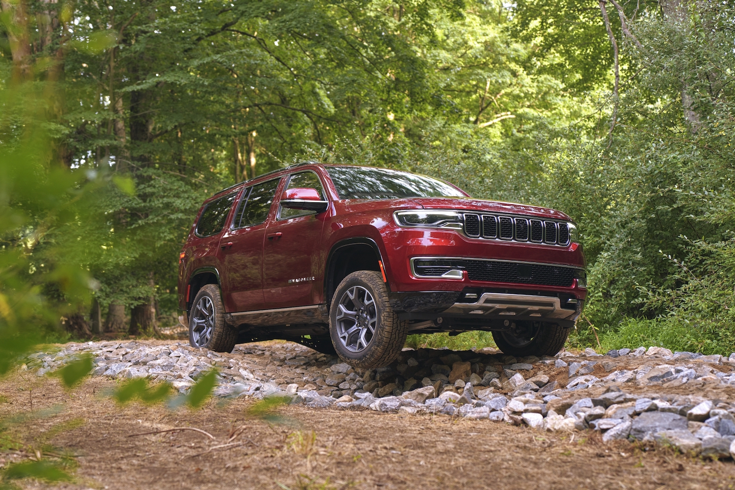 This No. 1 Full-Size Luxury SUV Isn't Made by a Luxury Brand