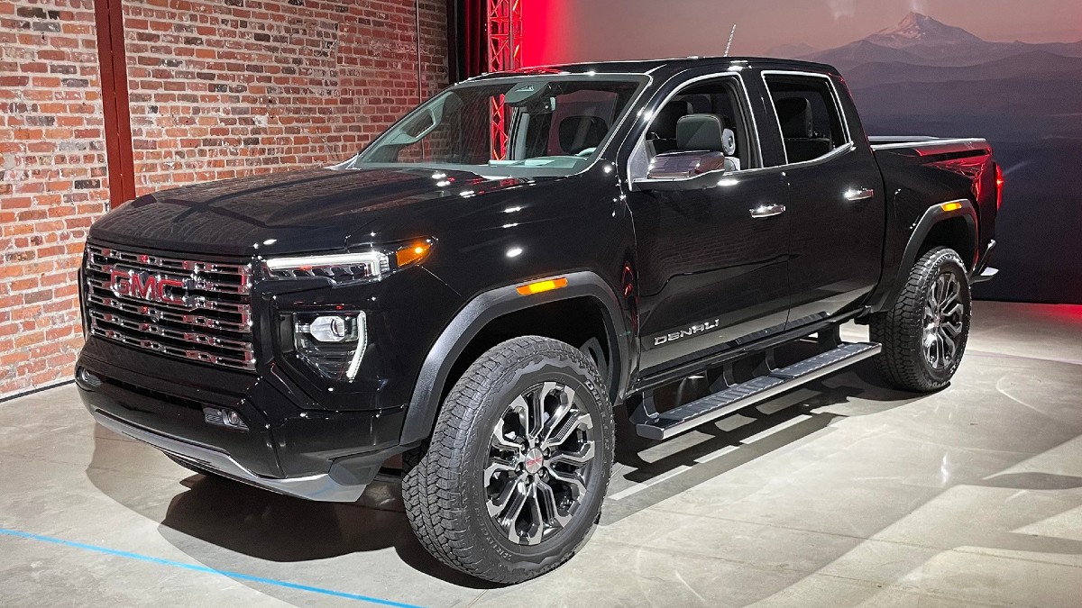 Interior and exterior color options of the 2021 GMC Canyon