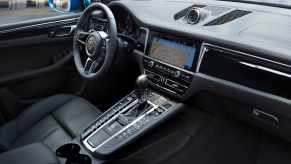 2023 Porsche Macan Apple CarPlay