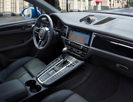 Does the 2023 Porsche Macan Have Apple CarPlay?
