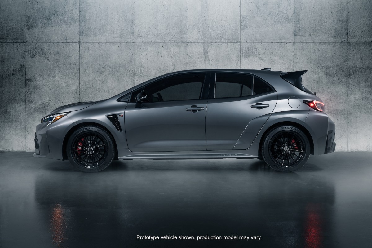 Does the 2023 Toyota GR Corolla have Apple CarPlay?