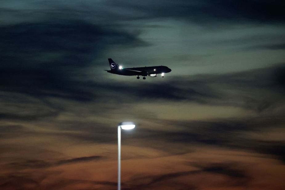Airplane lights at dusk