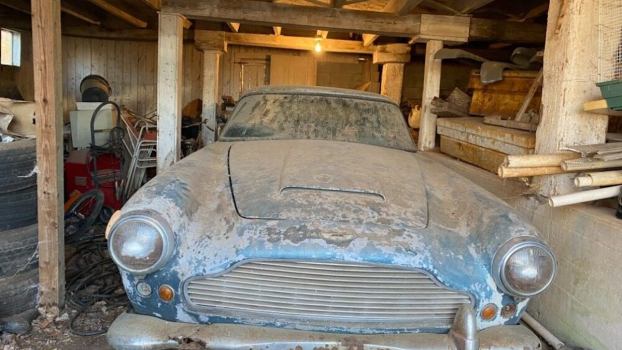 This Numbers-Matching Aston Martin DB4 Barn Find Is Worth a Fortune