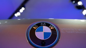 A BMW logo, maker of the 2023 BMW 7 Series.