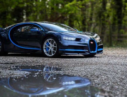 London Moped Duo Attacks Bugatti Chiron With Hammers in Traffic