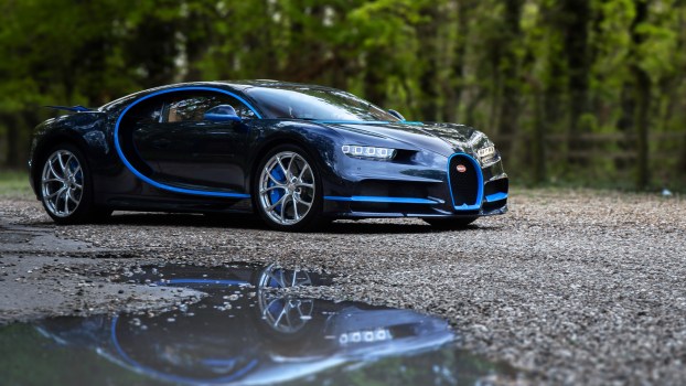 London Moped Duo Attacks Bugatti Chiron With Hammers in Traffic