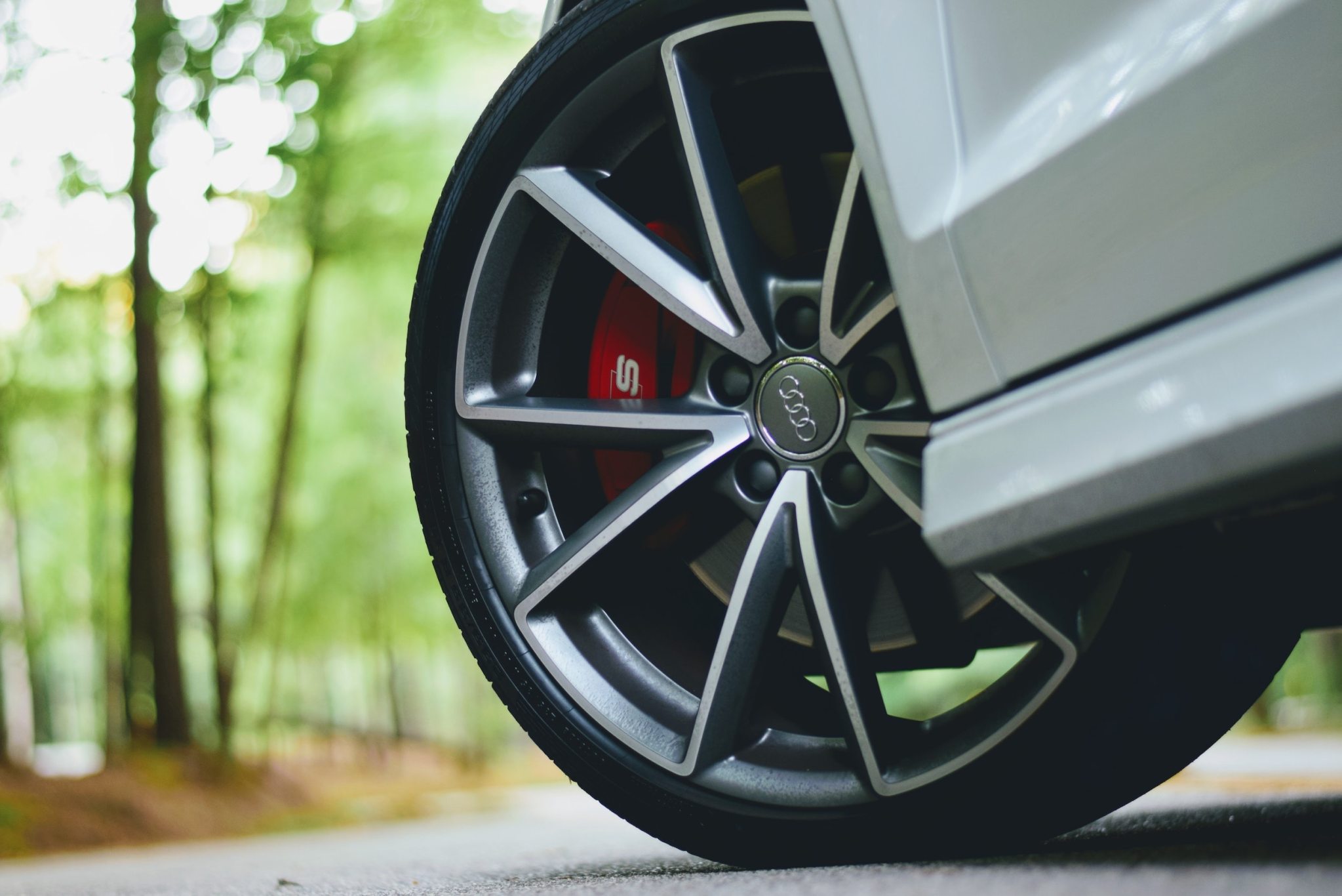How Choosing the Right Type of Car Tires Can Help You Save Money on Gas