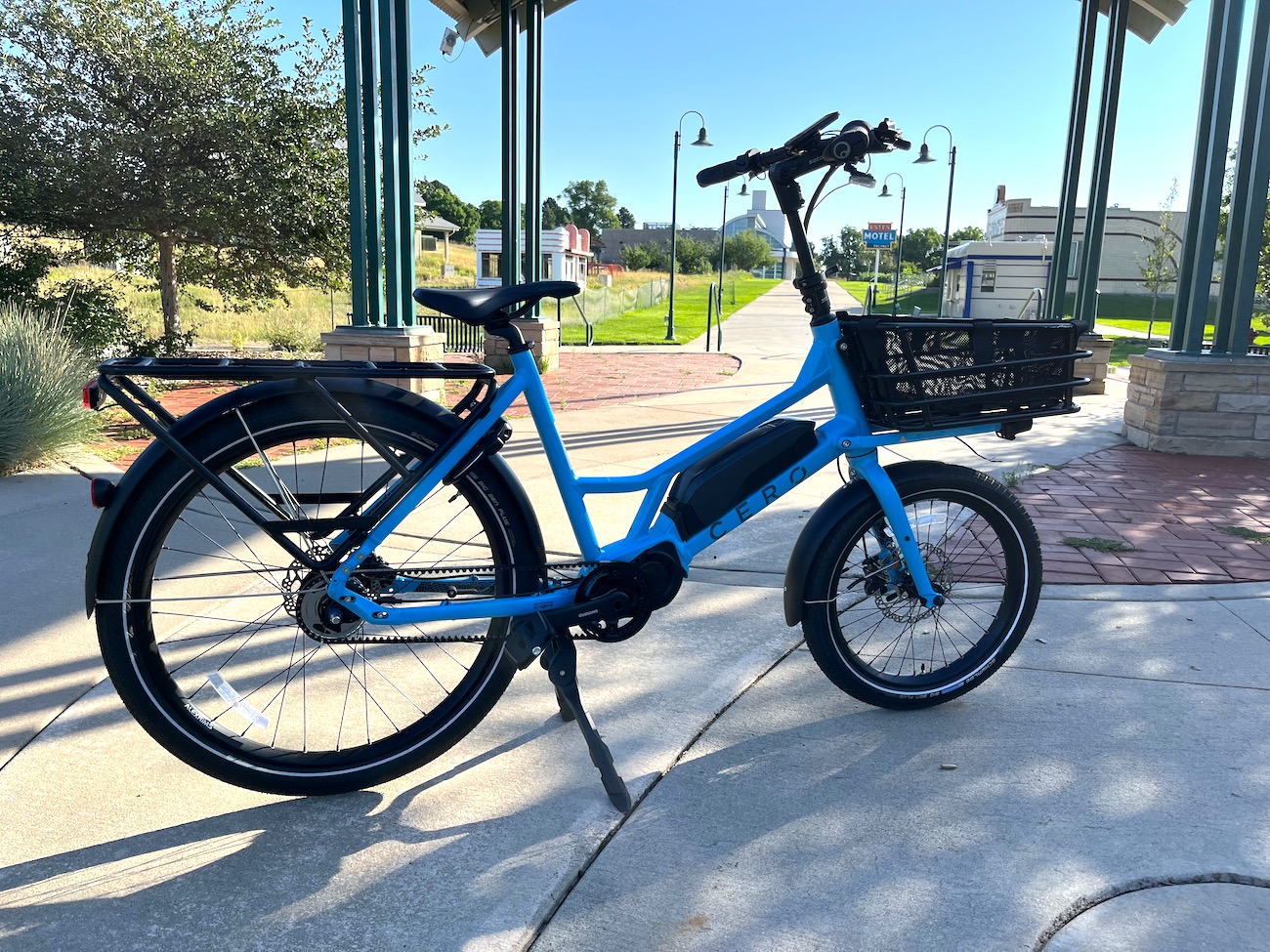 An overall view of the Cero One cargo e-bike.