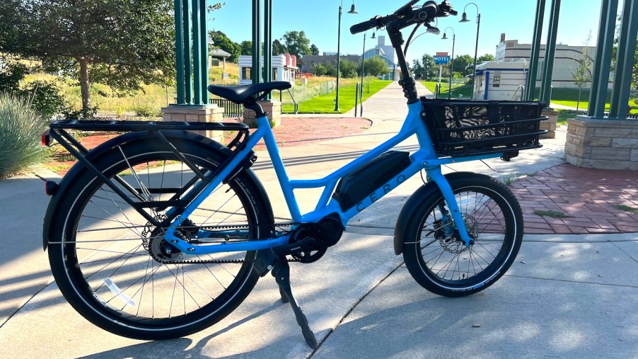 An overall view of the Cero One cargo e-bike.