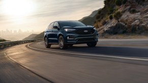 2022 Ford Edge driving on the road. Is the SE base model worth buying? What about the SEL trim?