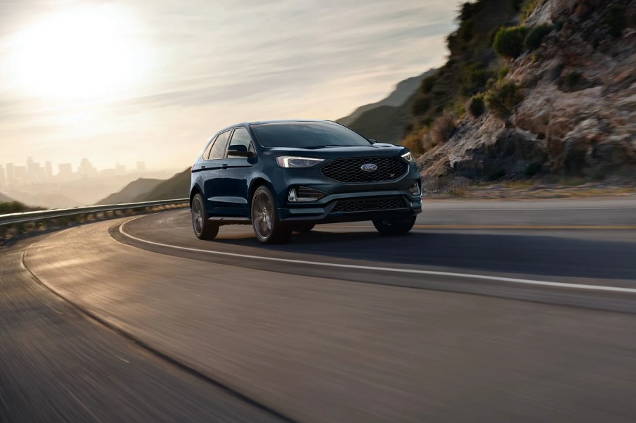 2022 Ford Edge driving on the road. Is the SE base model worth buying? What about the SEL trim?