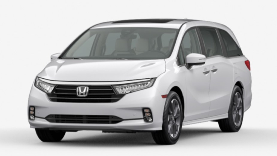 Front angle view of 2023 Honda Odyssey with Platinum White Pearl hue