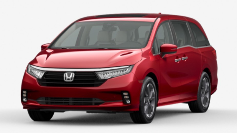Front angle view of 2023 Honda Odyssey minivan with Radiant Red Metallic II exterior paint color option