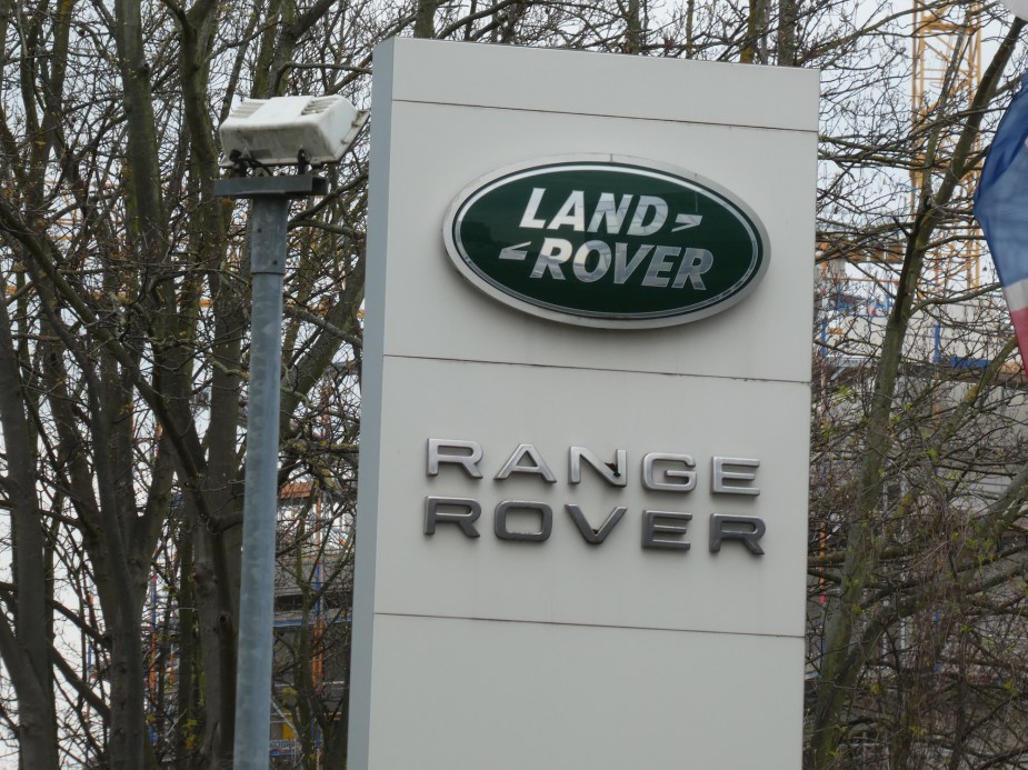 Land Rover logo, maker of great compact luxury SUVs.
