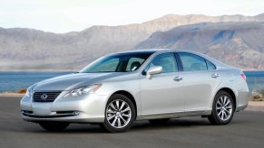 A 2007 Lexus ES in silver.