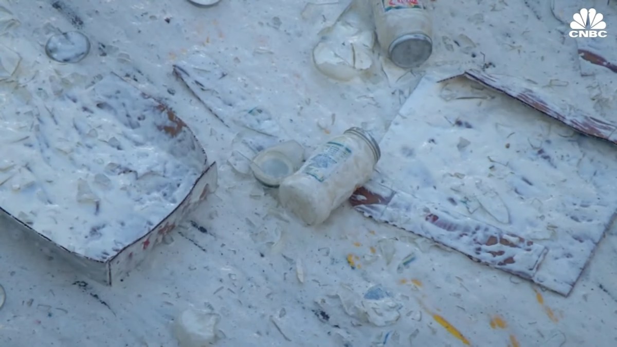 Truck Carrying Jars of Alfredo Sauce Crashes, Closes Highway for 6 Hours