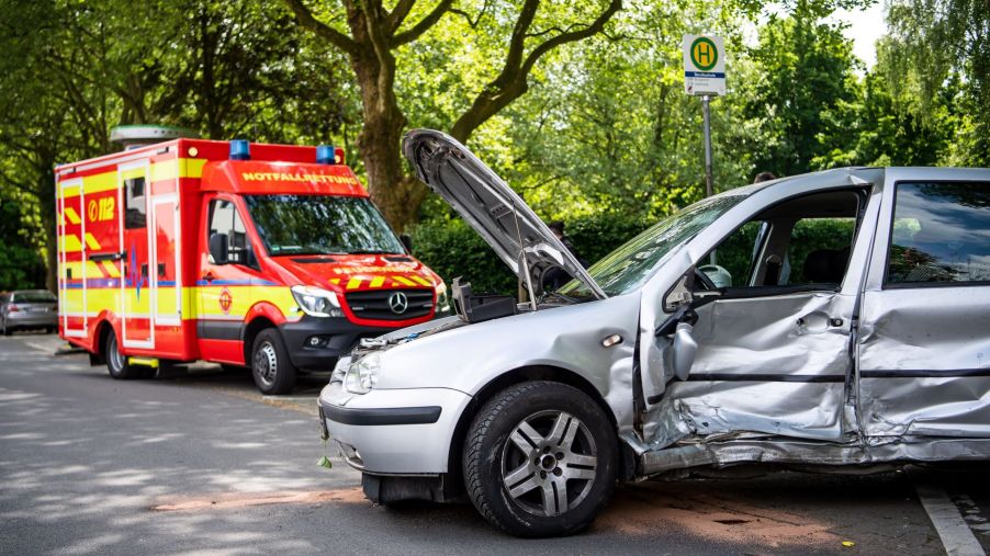 Car insurance checked after an accident at a bus stop in Lower Saxony, Delmenhorst