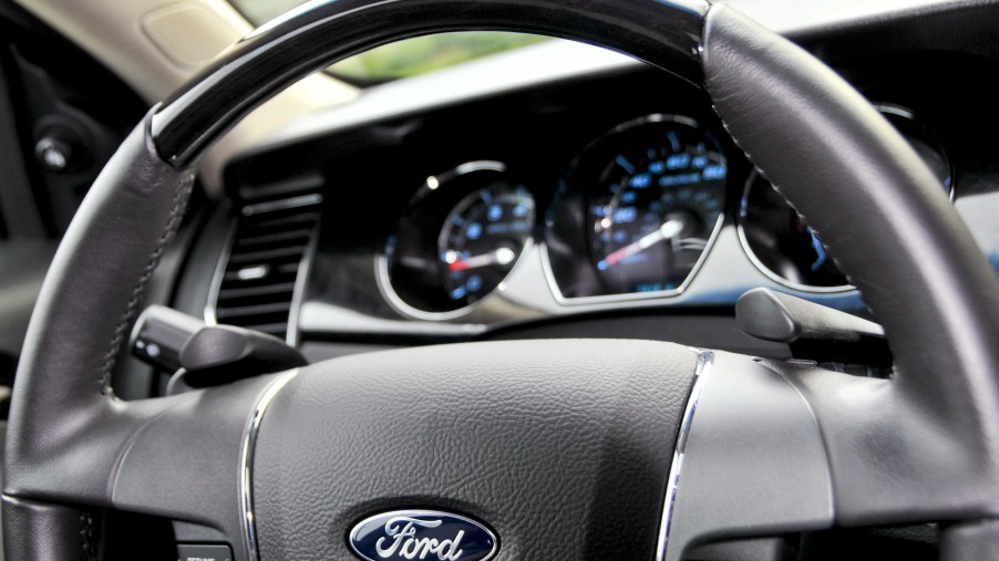 The steering wheel of a 2010 Ford Taurus automatic car