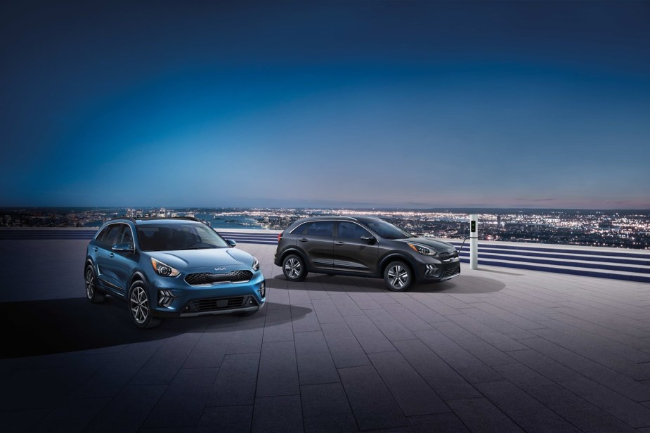 A pair of 2022 Kia Niro Hybrid SUVs parked on a rooftop