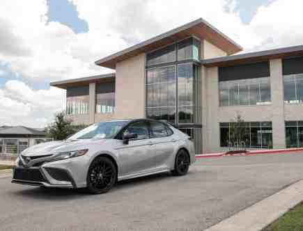 2022 Toyota Camry Hybrid: 7 Things Consumer Reports Likes About the Midsize Sedan