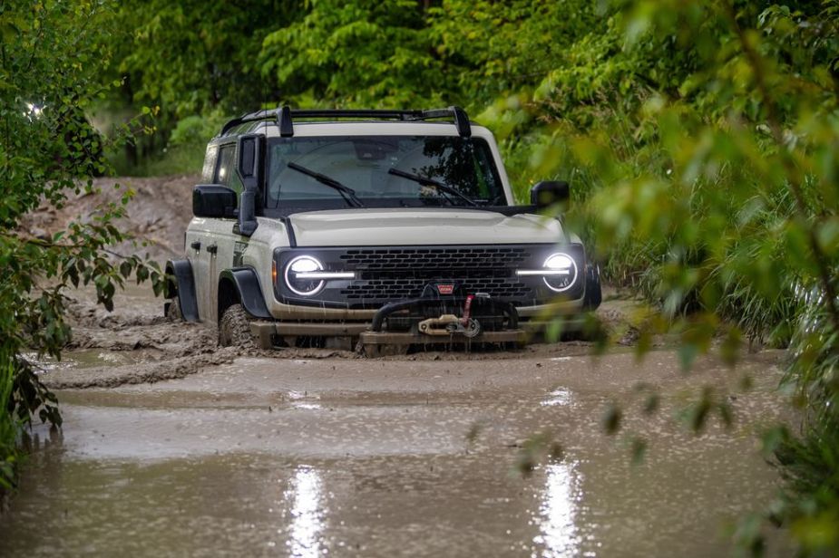 2022 Ford Bronco Everglades off-roading 