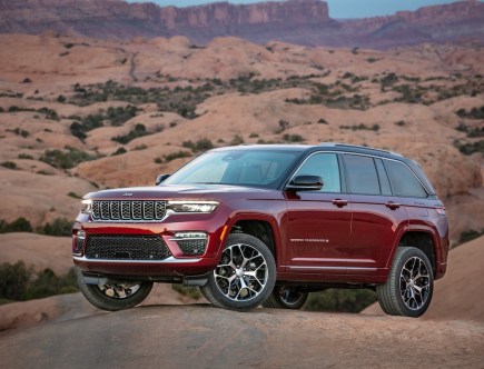 Does the 2023 Jeep Grand Cherokee 4xe Have Apple CarPlay?