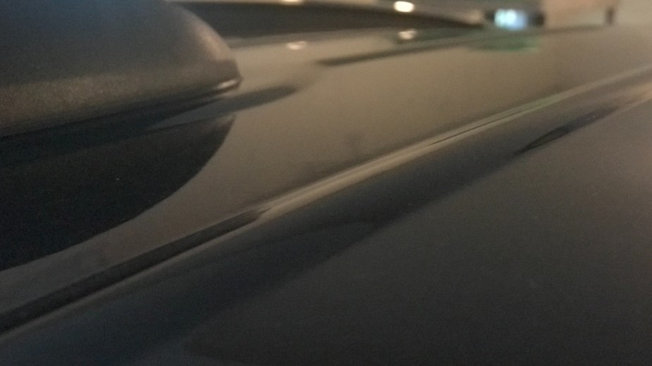 Angle view of roof on black SUV, highlighting why SUVs have roof ridges