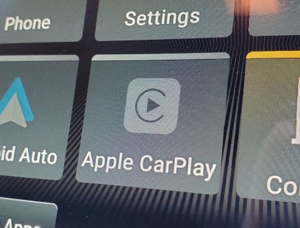 Does the 2023 Jeep Grand Wagoneer Have Apple CarPlay?