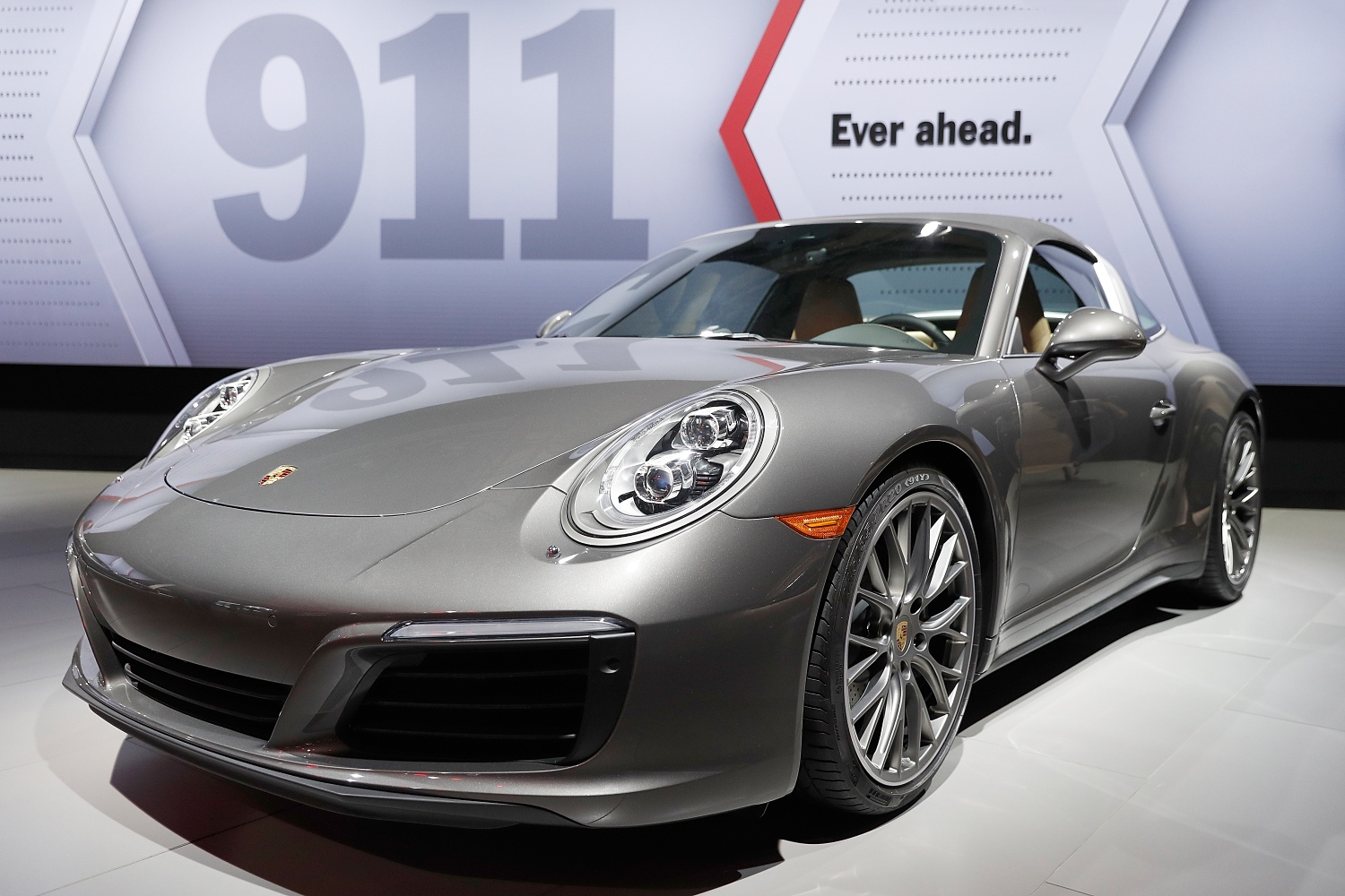 The best luxury coupes and convertibles from 2016 include this Porsche 911