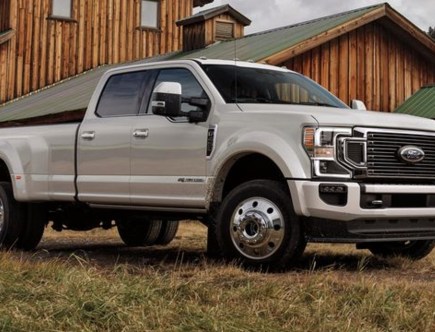 In a World of Hybrids and EVs, the 2023 Ford Super Duty Receives a Bigger V8 Engine