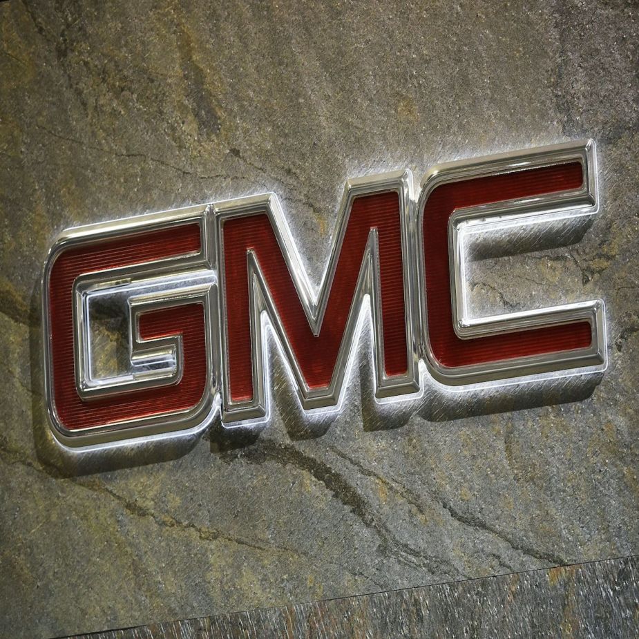 A GMC logo, maker of the 2023 GMC Acadia. 