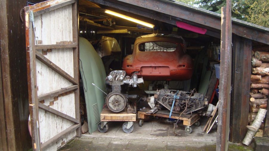 1966 Jaguar E-Type barn find as found, still taken apart