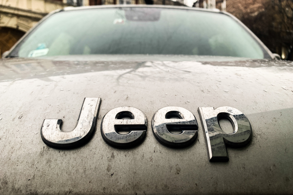 Jeep logo, maker of the Jeep Grand Cherokee WK2.