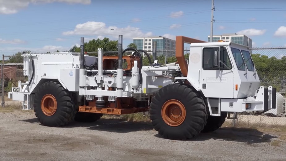 T-Rex Large Mobile Shaker truck at University of Texas that can make an earthquake