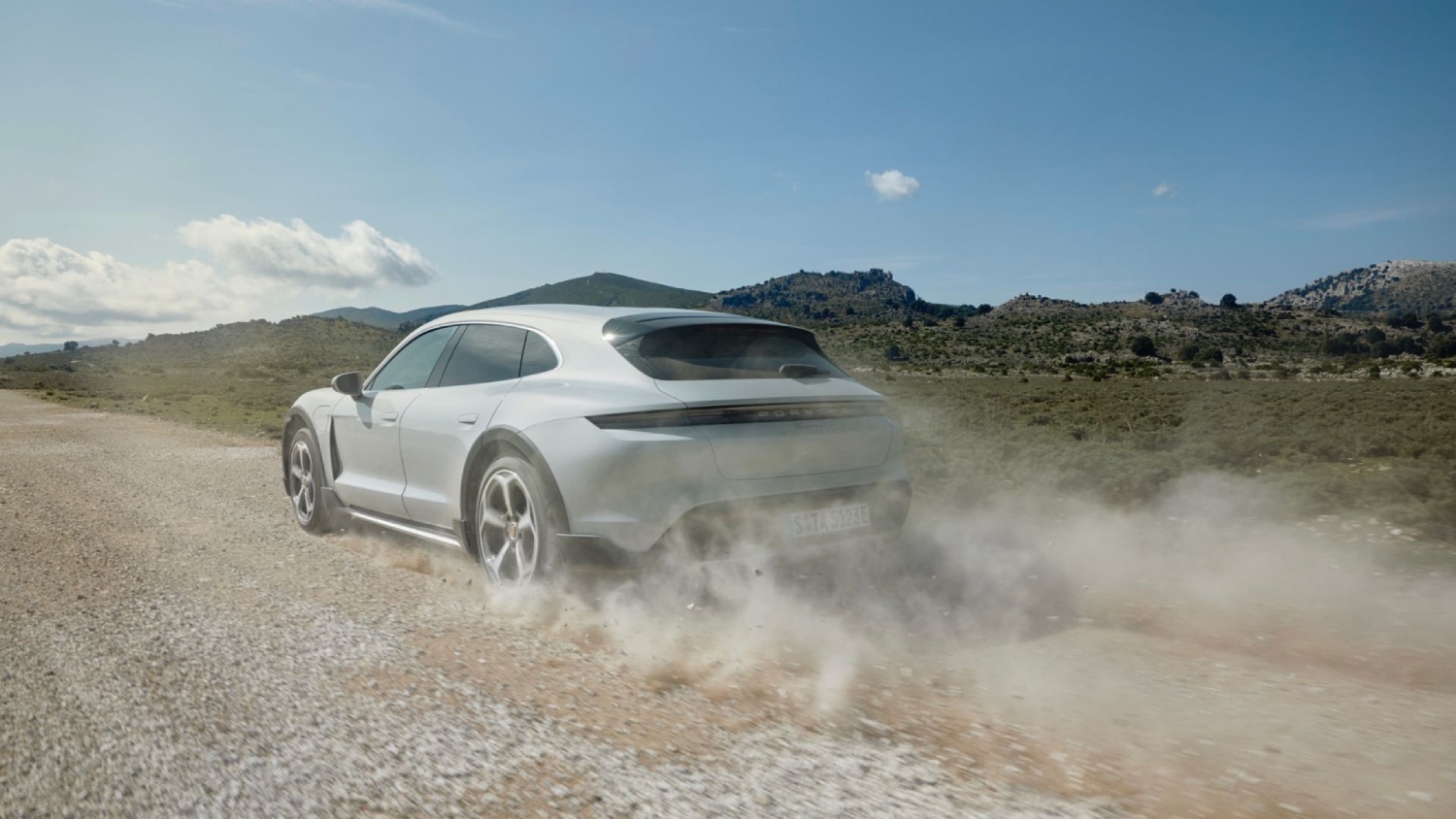 These electric sports cars like the Porsche Taycan offer the best of both worlds