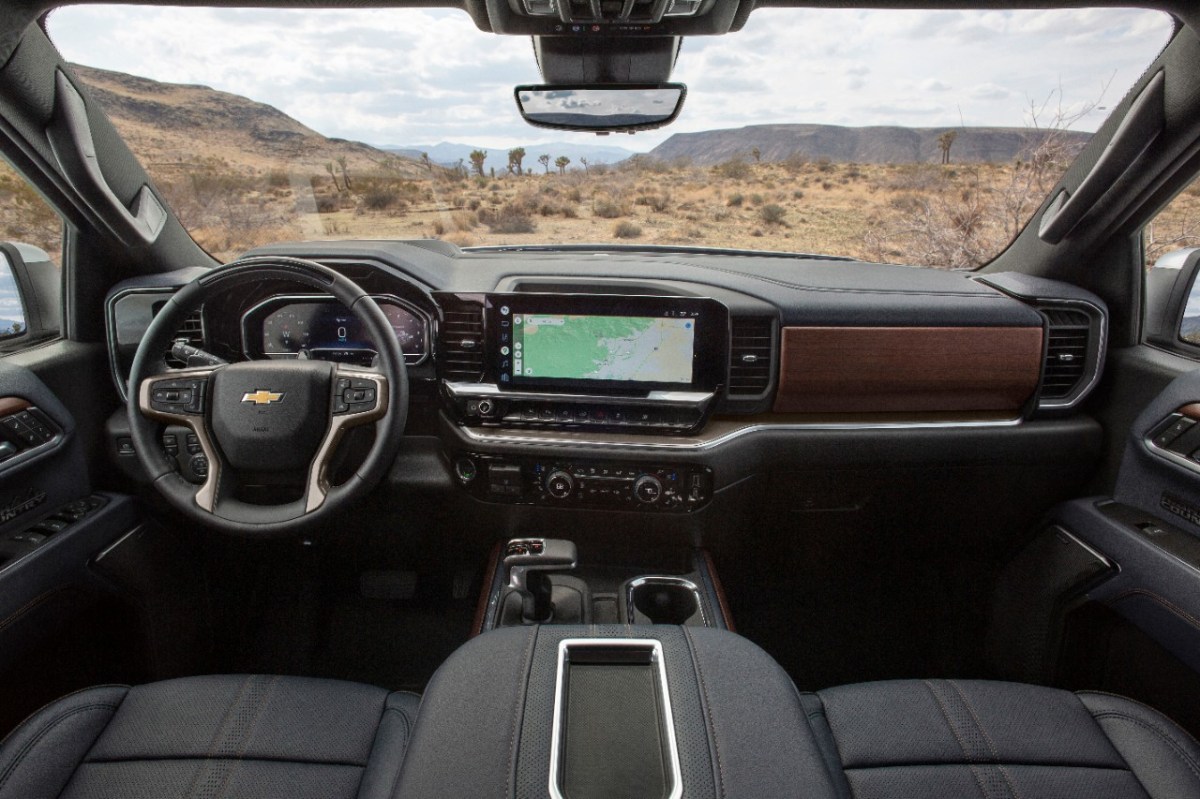 The Silverado High Country interior adds new leather and wood trim and a giant touchscreen. 
