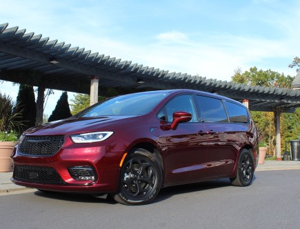 4 Pros and 4 Cons With the 2022 Chrysler Pacifica Hybrid